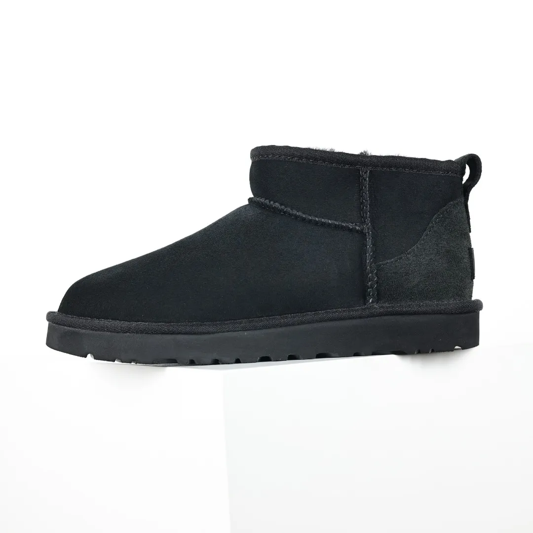 Pick up locally 💰480, core recommendation, good price UGG Classic MiNi basic low-top series, Xiaohongshu hot model, Henan Longfeng leather production, sheepskin integrated, top quality in the market, 2-3 cm cashmere insole, keeping warm in winter, suitable for home use. In the new year, uug launched a style series, which is partially biased towards the preferences of young consumers, and has also moved to the forefront of fashion trends. Shoe body material, water-repellent coated suede upper 17mm UGGPURE™ implanted wool insole Lightweight non-slip comfortable rubber outsole With brand LOGO Trademark Comes with full packaging Size: 35 36 37 38 39 40